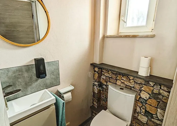 Appartement Et Atypique, Rénové, Wifi, Terrasse, Jardin